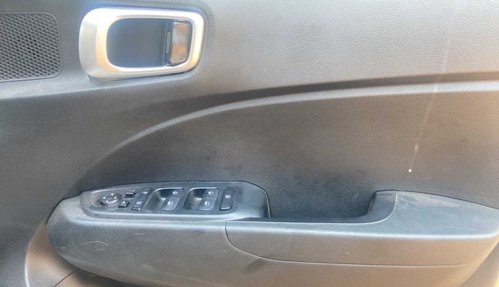2021 Hyundai VENUE SX 1.0 TURBO IMT, Petrol, Manual, 13,449 km, Driver Side Door Panels Control