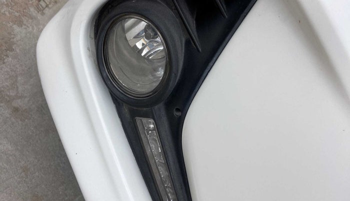 2017 Hyundai Grand i10 SPORTZ (O) 1.2 KAPPA VTVT, Petrol, Manual, 27,400 km, Right fog light - Not fixed properly