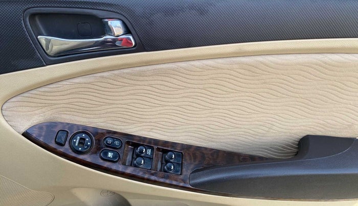 2013 Hyundai Verna FLUIDIC 1.6 CRDI SX, Diesel, Manual, 66,988 km, Driver Side Door Panels Control