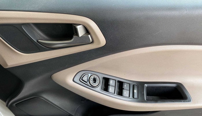 2015 Hyundai Elite i20 ASTA 1.2, Petrol, Manual, 9,217 km, Driver Side Door Panels Control