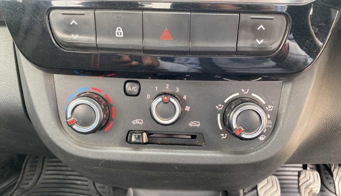 2020 Renault Kwid RXT 1.0 (O), Petrol, Manual, 40,905 km, AC Unit - Directional switch has minor damage