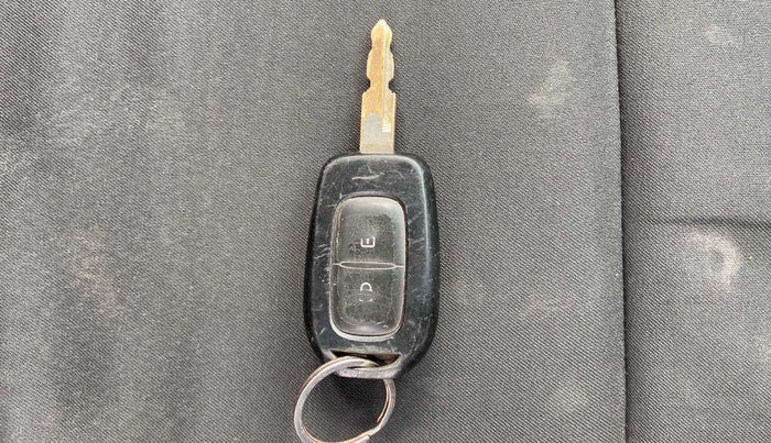 2018 Renault Kwid RXT 1.0, Petrol, Manual, 70,875 km, Lock system - Door lock knob has minor damage