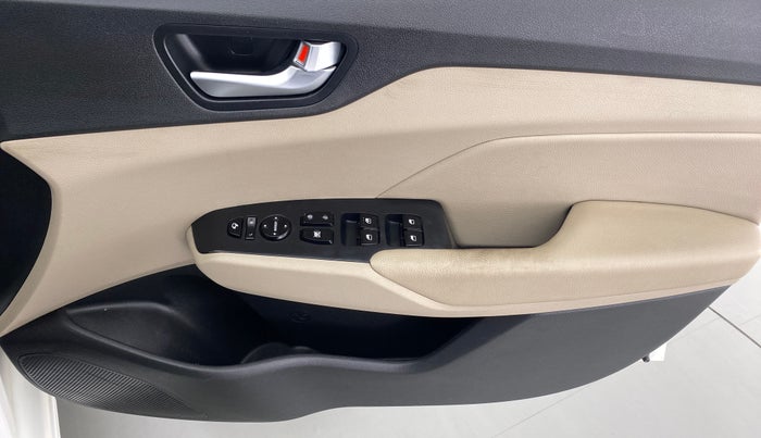 2017 Hyundai Verna 1.6 SX VTVT AT (O), Petrol, Automatic, 49,336 km, Driver Side Door Panels Control