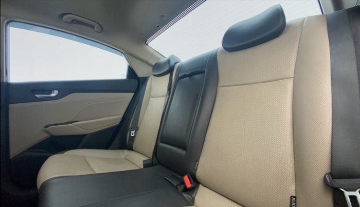 2017 Hyundai Verna 1.6 SX VTVT AT (O), Petrol, Automatic, 49,336 km, Right Side Rear Door Cabin
