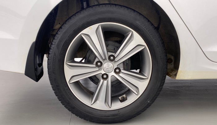 2017 Hyundai Verna 1.6 SX VTVT AT (O), Petrol, Automatic, 49,336 km, Right Rear Wheel