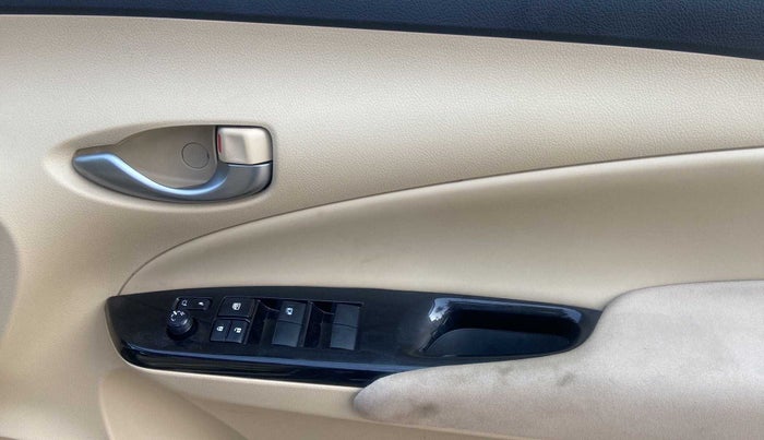 2019 Toyota YARIS G MT, Petrol, Manual, 42,324 km, Driver Side Door Panels Control