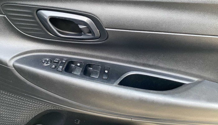 2021 Hyundai NEW I20 SPORTZ 1.2 MT, Petrol, Manual, 40,535 km, Driver Side Door Panels Control