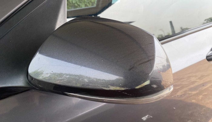 2017 Hyundai Grand i10 SPORTZ (O) 1.2 KAPPA VTVT, Petrol, Manual, 19,137 km, Left rear-view mirror - Cover has minor damage