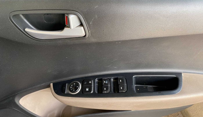 2017 Hyundai Grand i10 SPORTZ (O) 1.2 KAPPA VTVT, Petrol, Manual, 19,137 km, Driver Side Door Panels Control