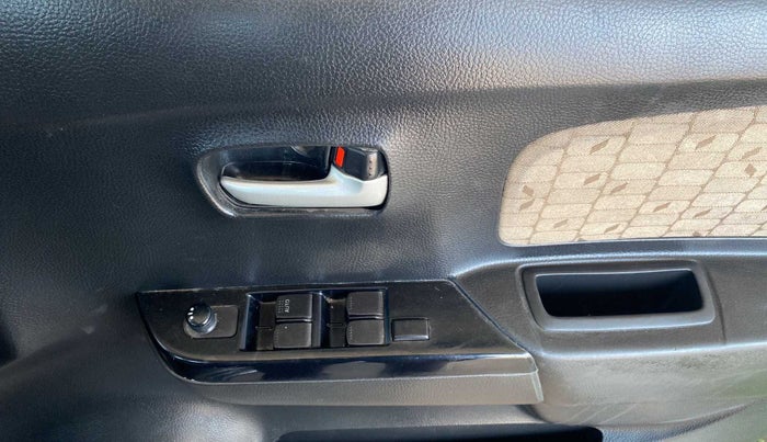 2017 Maruti Wagon R 1.0 VXI, Petrol, Manual, 69,654 km, Driver Side Door Panels Control