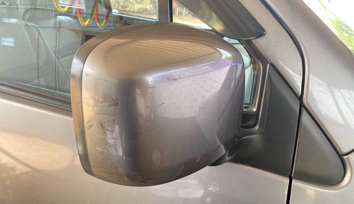 2017 Maruti Wagon R 1.0 VXI, Petrol, Manual, 69,654 km, Right rear-view mirror - Mirror movement not proper