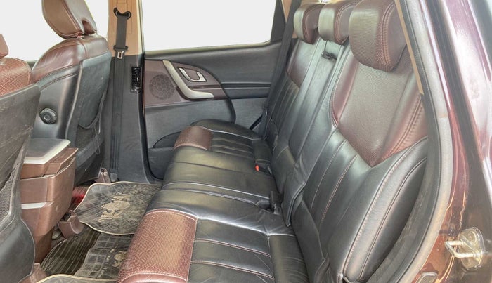 2012 Mahindra XUV500 W8, Diesel, Manual, 47,820 km, Right Side Rear Door Cabin