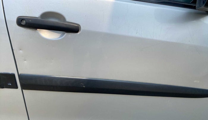 2014 Maruti Ritz VXI, Petrol, Manual, 59,572 km, Driver-side door - Slightly dented