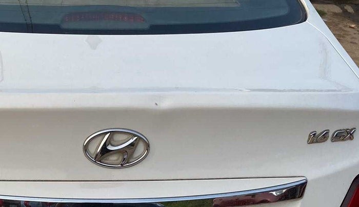 2016 Hyundai Verna FLUIDIC 4S 1.6 VTVT SX, Petrol, Manual, 54,877 km, Dicky (Boot door) - Slightly dented