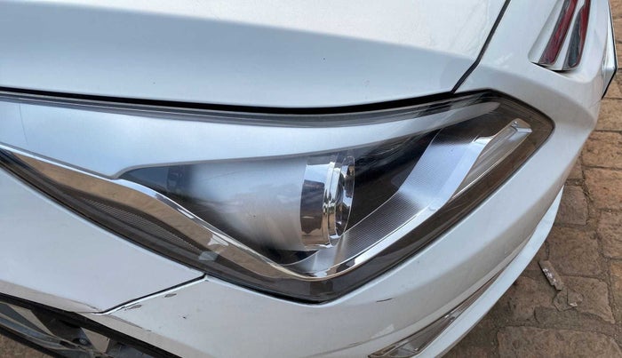 2016 Hyundai Verna FLUIDIC 4S 1.6 VTVT SX, Petrol, Manual, 54,877 km, Right headlight - Minor scratches