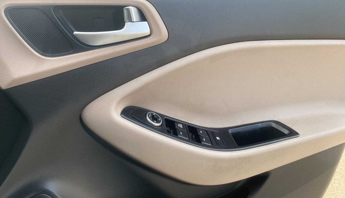 2019 Hyundai Elite i20 MAGNA PLUS 1.2, Petrol, Manual, 18,897 km, Driver Side Door Panels Control