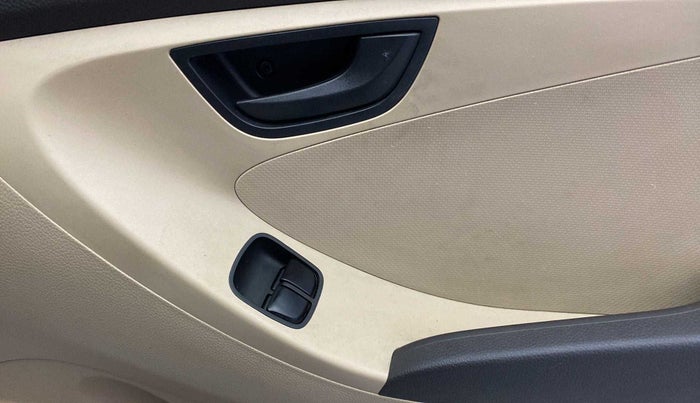 2015 Hyundai Eon 1.0 MAGNA +, Petrol, Manual, 23,371 km, Driver Side Door Panels Control
