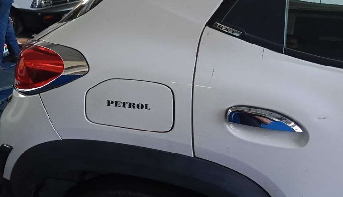 2016 Renault Kwid RXT 1.0 (O), Petrol, Manual, 33,441 km, Right quarter panel - Slightly dented