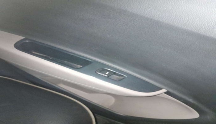 2016 Hyundai Grand i10 MAGNA 1.2 KAPPA VTVT, Petrol, Manual, 64,023 km, Left rear window switch / handle - Minor damage