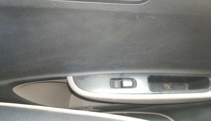 2016 Hyundai Grand i10 MAGNA 1.2 KAPPA VTVT, Petrol, Manual, 64,023 km, Right rear window switch / handle - Minor damage
