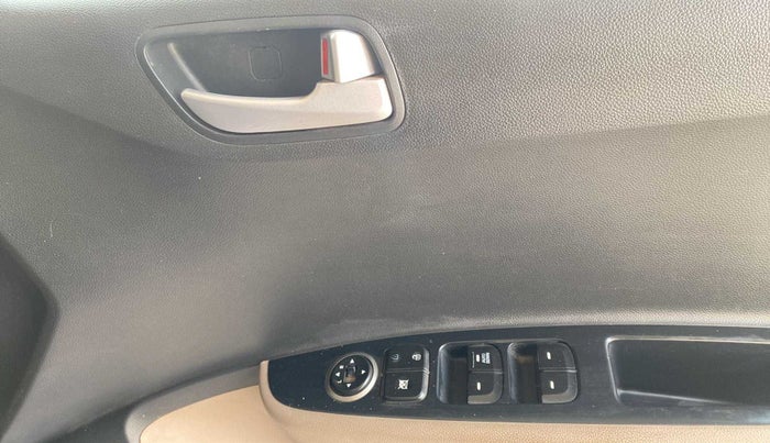 2017 Hyundai Grand i10 SPORTZ 1.2 KAPPA VTVT, Petrol, Manual, 22,688 km, Driver Side Door Panels Control