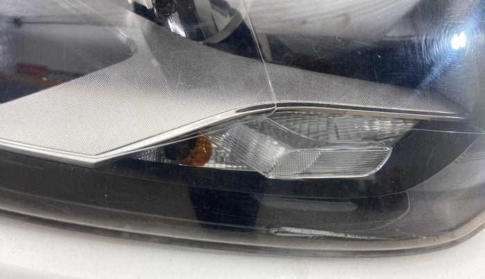 2017 Volkswagen Ameo TRENDLINE 1.2L, Petrol, Manual, 67,731 km, Right headlight - Minor scratches