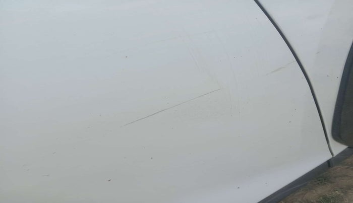 2021 Nissan MAGNITE XL, Petrol, Manual, 25,235 km, Right rear door - Minor scratches