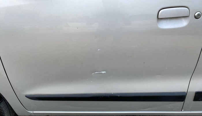 2015 Maruti Wagon R 1.0 VXI, Petrol, Manual, 64,708 km, Front passenger door - Minor scratches