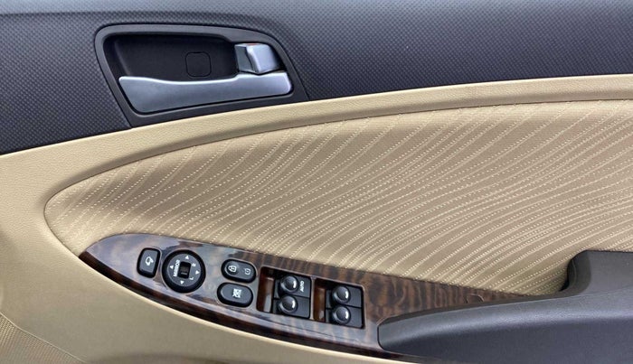 2015 Hyundai Verna FLUIDIC 4S 1.6 VTVT S, Petrol, Manual, 79,862 km, Driver Side Door Panels Control