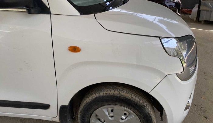 2020 Maruti New Wagon-R LXI CNG 1.0, CNG, Manual, 54,687 km, Right fender - Lining loose