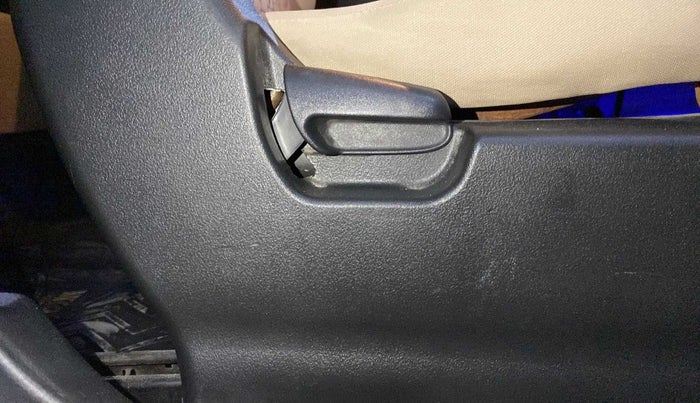 2017 Maruti Wagon R 1.0 VXI, CNG, Manual, 75,541 km, Driver Side Adjustment Panel