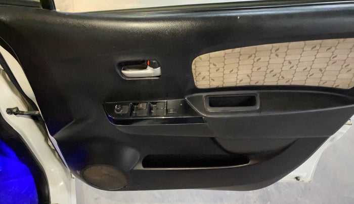 2017 Maruti Wagon R 1.0 VXI, CNG, Manual, 75,541 km, Driver Side Door Panels Control