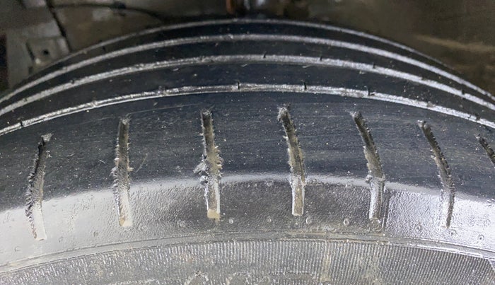 2017 Maruti Ciaz ALPHA 1.4 PETROL, Petrol, Manual, 79,277 km, Left Front Tyre Tread