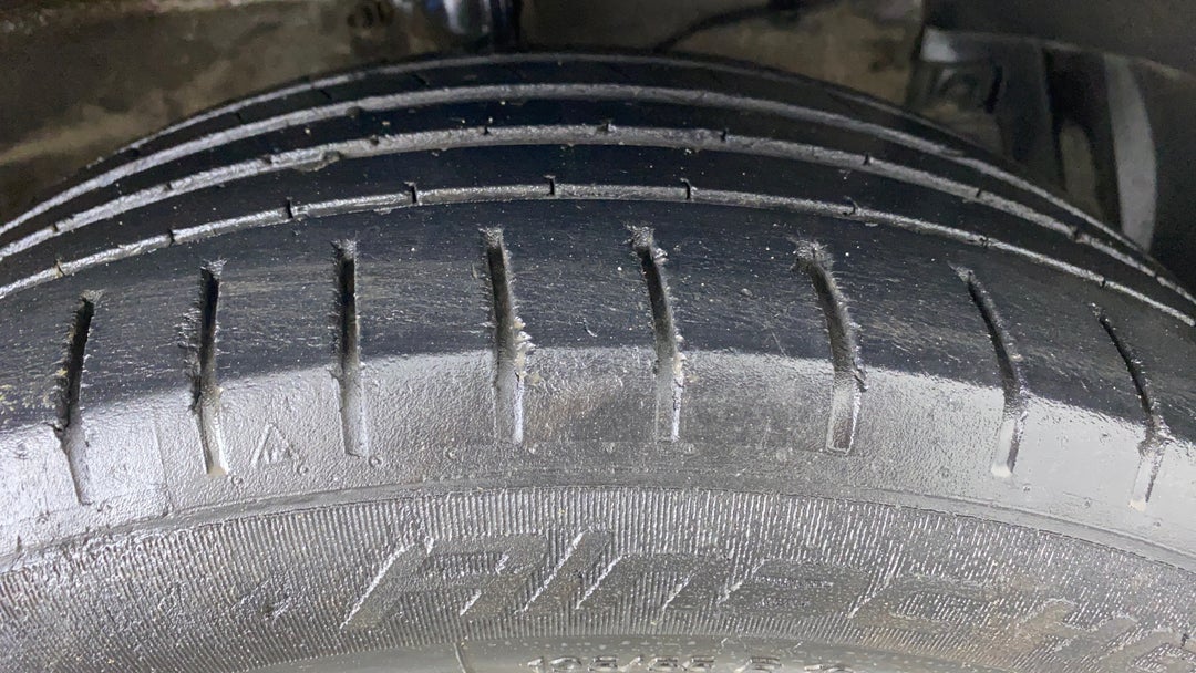Right Front Tyre Tread