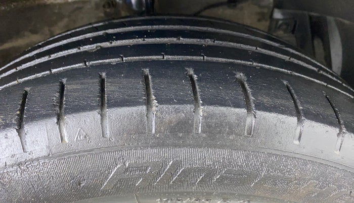2017 Maruti Ciaz ALPHA 1.4 PETROL, Petrol, Manual, 79,277 km, Right Front Tyre Tread