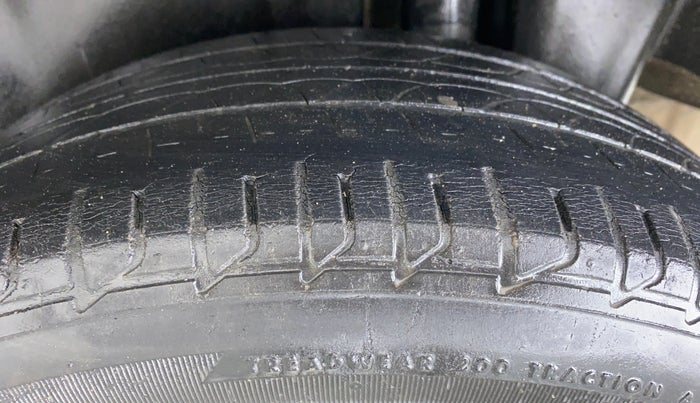2017 Maruti Ciaz ALPHA 1.4 PETROL, Petrol, Manual, 79,277 km, Left Rear Tyre Tread