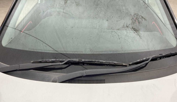 2020 Hyundai GRAND I10 NIOS SPORTZ 1.2 KAPPA VTVT DUAL TONE, Petrol, Manual, 61,789 km, Front windshield - Minor spot on windshield