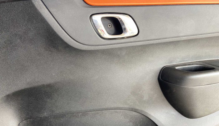 2019 Renault Kwid CLIMBER 1.0 (O), Petrol, Manual, 64,995 km, Driver Side Door Panels Control
