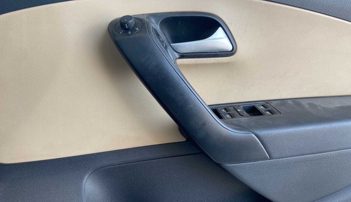 2018 Volkswagen Ameo HIGHLINE1.0L, Petrol, Manual, 54,249 km, Driver Side Door Panels Control