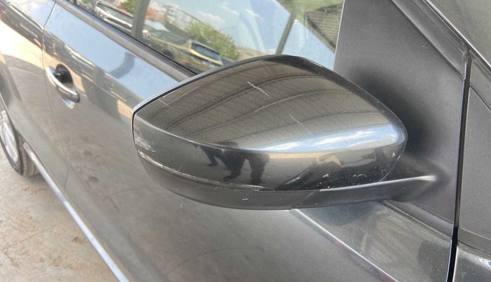 2018 Volkswagen Ameo HIGHLINE1.0L, Petrol, Manual, 54,249 km, Right rear-view mirror - ORVM switch has minor damage