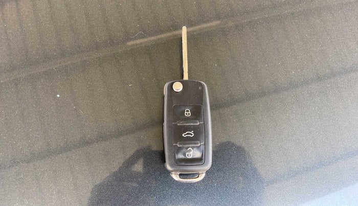 2018 Volkswagen Ameo HIGHLINE1.0L, Petrol, Manual, 54,249 km, Key Close Up