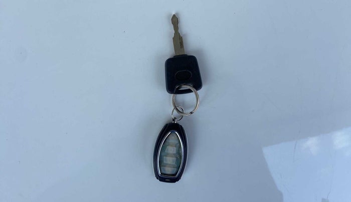 2016 Datsun Redi Go T (O), Petrol, Manual, 50,423 km, Lock system - Remote key not functional