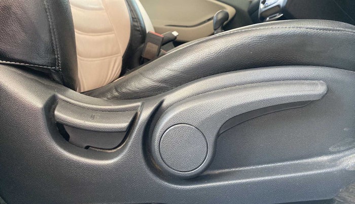 2019 Hyundai Elite i20 SPORTZ PLUS 1.2, Petrol, Manual, 29,592 km, Driver Side Adjustment Panel
