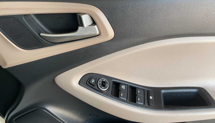2019 Hyundai Elite i20 SPORTZ PLUS 1.2, Petrol, Manual, 29,592 km, Driver Side Door Panels Control
