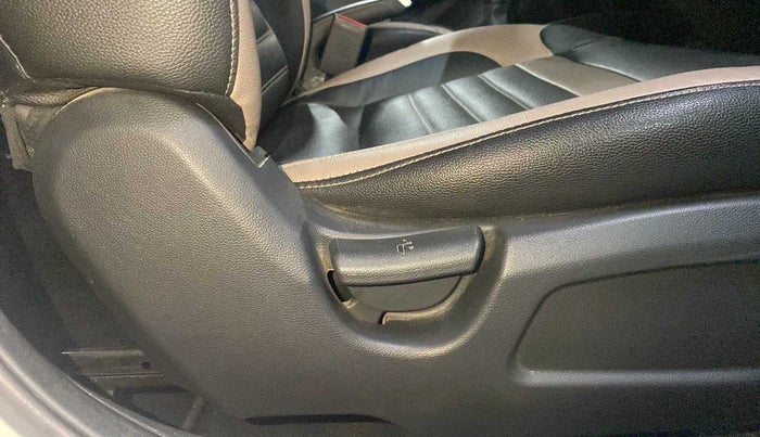2019 Hyundai Elite i20 MAGNA PLUS 1.2, CNG, Manual, 61,916 km, Driver Side Adjustment Panel