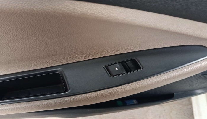 2015 Hyundai Elite i20 ASTA 1.2, Petrol, Manual, 31,297 km, Left rear window switch / handle - Window making noise/ moving slow