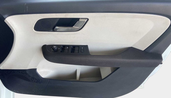 2021 Tata ALTROZ XZ PETROL, Petrol, Manual, 34,671 km, Driver Side Door Panels Control