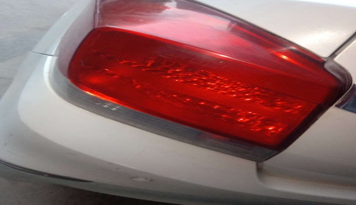 2015 Honda Amaze 1.2L I-VTEC VX AT, CNG, Automatic, 63,485 km, Left tail light - Minor damage