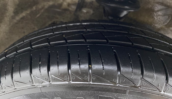 2017 Maruti Alto 800 LXI, CNG, Manual, 48,750 km, Right Front Tyre Tread