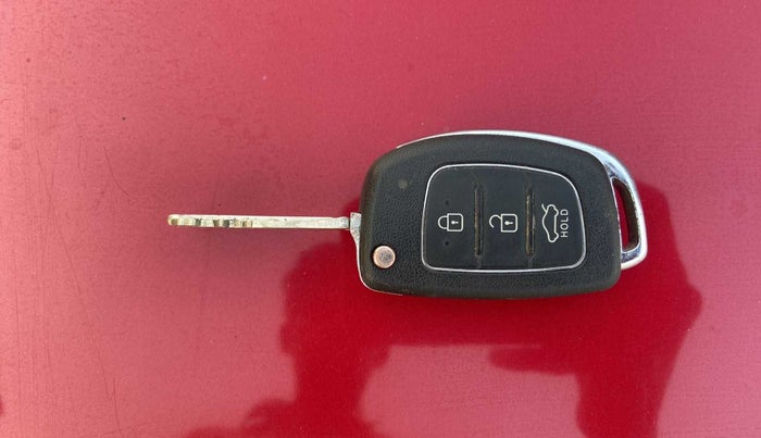 2015 Hyundai Xcent S (O) 1.2, Petrol, Manual, 73,759 km, Key Close Up